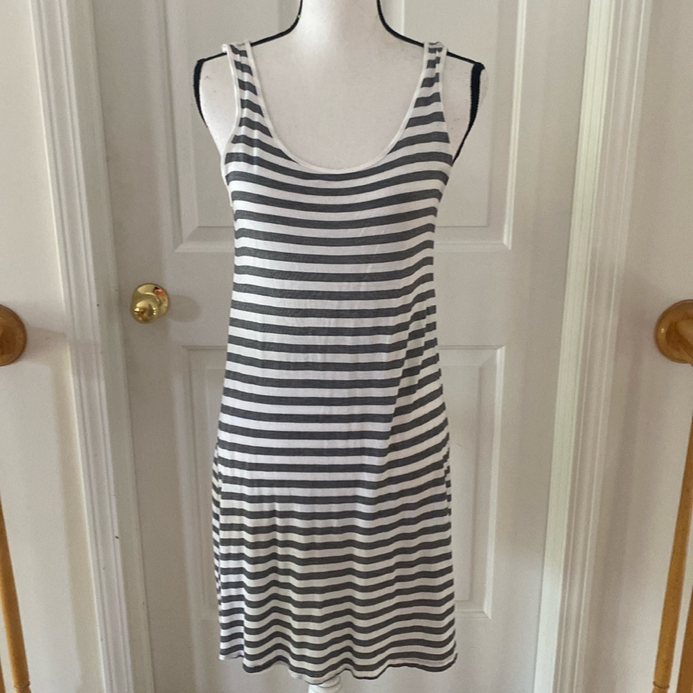 04:05 - 3/$25 Bundle Only- Pieces / Kensie Sun dress